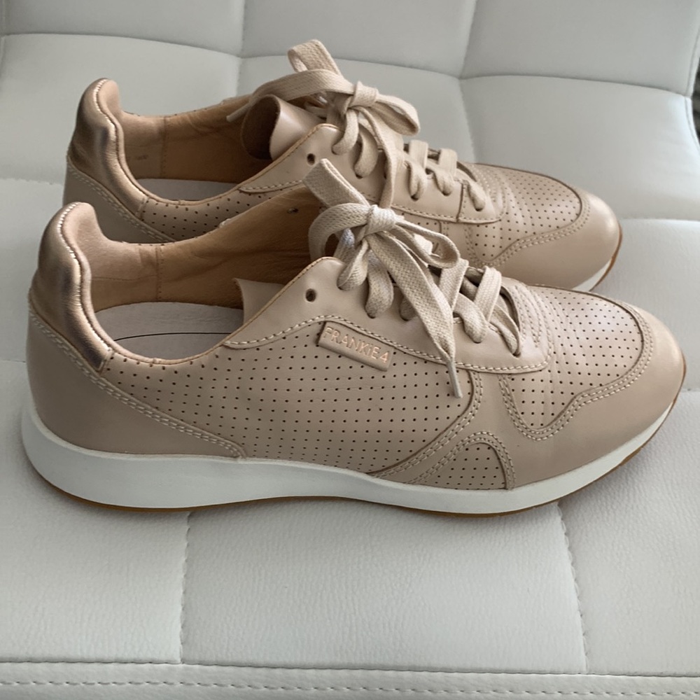 Frankie 4 Winnie II in blush